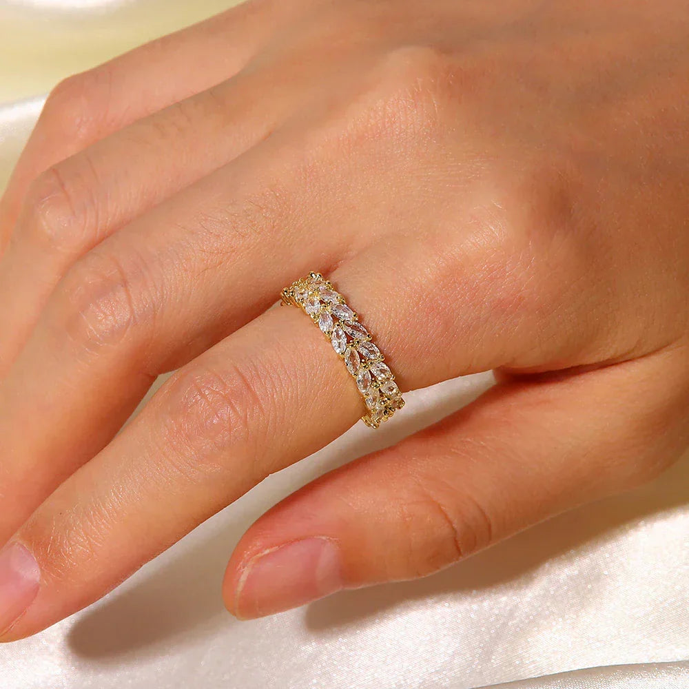 Victoria Sparkle Ring