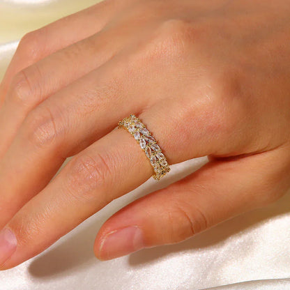 Victoria Sparkle Ring