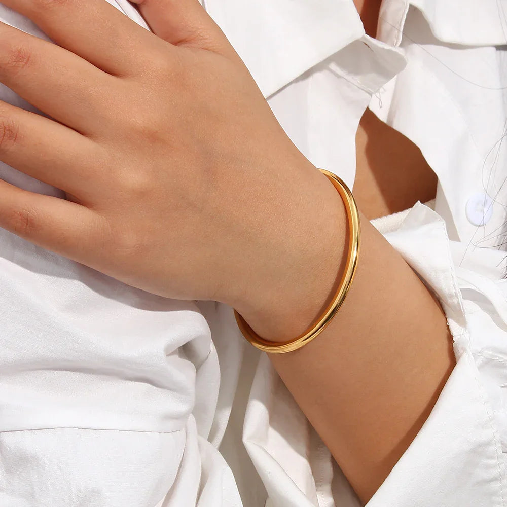 Victoria Sleek Bangle